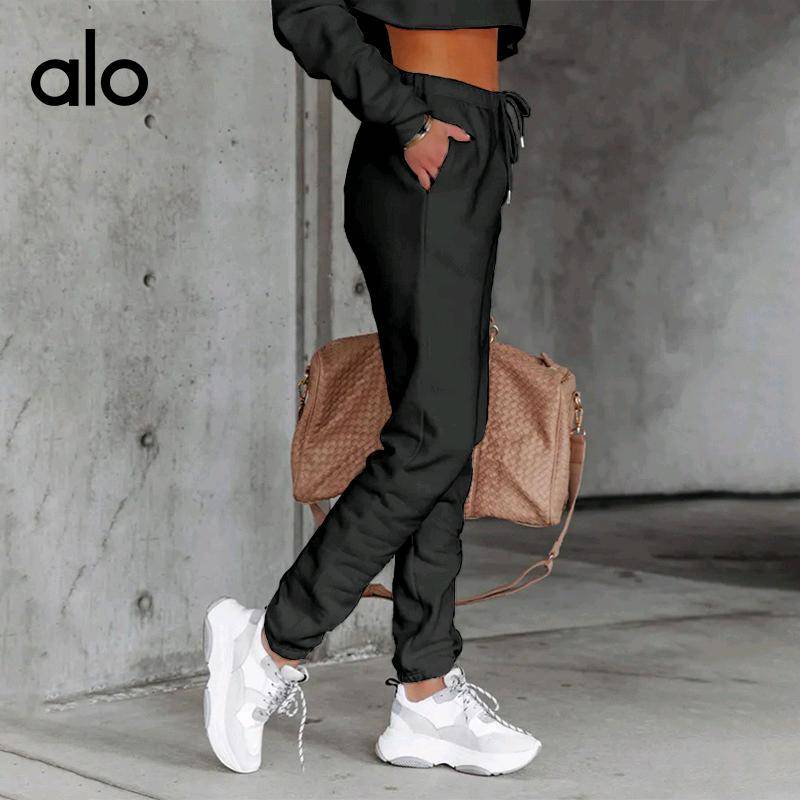 alo丨® 支持一件代发 💰88 拿货另谈！
aloyoga秋冬纯色圆领套头卫衣时尚露脐长袖女装休闲抽绳长裤套装
【品牌】alo
【款号】211160
【面料】聚酯纤维（涤纶）
【颜色】白色,粉色,黑色,咖啡色,杏色
【尺码】S，M，L，XL，XXL
 专柜同款品质，货源充足，售后保障