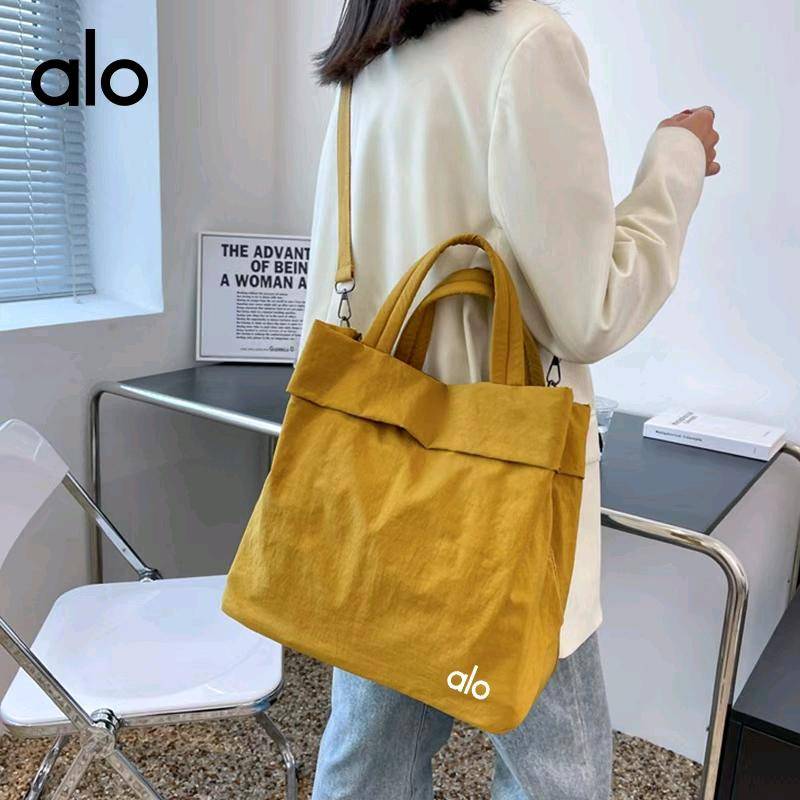 ALO YOGA 💰78 💎支持一件代发
aloyoga 单肩包手提包女潮时尚斜挎简约大容量外出休闲包多功能
【品牌】AlO
【款号】E2066（手提包）
【面料】涤纶/尼龙
【颜色】橄榄色，黑色，酒红色，柠檬黄，浅米色
【尺码】均码
 专柜同款品质，厂家直销，货源充足，售后保障