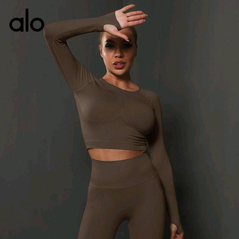 ALO YOGA 💰73💎支持一件代发
aloyoga 跨境无缝紧身纯色褶皱运动长袖高弹透气跑步健身瑜伽服
【品牌】ALO 
【款号】CX6600
【面料】锦纶/氨纶
【颜色】纯黑，大红，黄色，酒红，军绿，卡其，孔绿，蓝色，玫红，墨绿，墨青，浅灰，浅紫，深灰，深蓝，深紫，天蓝，因蓝，中灰，棕色
【尺码】S，M，L
 专柜同款品质，厂家直销，货源充足，售后保障