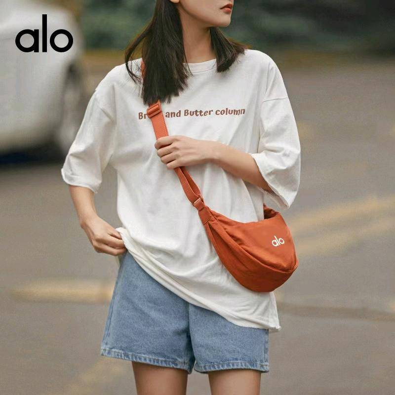 ALO YOGA💰38💎支持一件代发
aloyoga 新款流行小包包潮夏季腋下饺子包日韩ins少女斜挎单
【品牌】ALO 
【款号】JY2304（单肩包）
【面料】氨纶/棉
【颜色】橄榄绿，黑色，黑色，灰色，酒红，桔红，米色，柠檬黄，雾霾蓝
【尺码】均码
 专柜同款品质，厂家直销，货源充足，售后保障