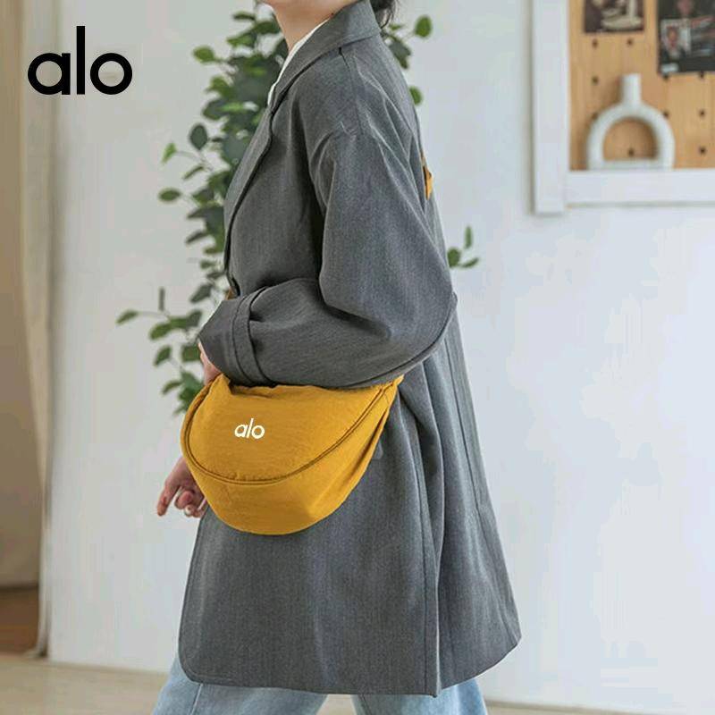 ALO YOGA💰38💎支持一件代发
aloyoga 新款流行小包包潮夏季腋下饺子包日韩ins少女斜挎单
【品牌】ALO 
【款号】JY2304（单肩包）
【面料】氨纶/棉
【颜色】橄榄绿，黑色，黑色，灰色，酒红，桔红，米色，柠檬黄，雾霾蓝
【尺码】均码
 专柜同款品质，厂家直销，货源充足，售后保障