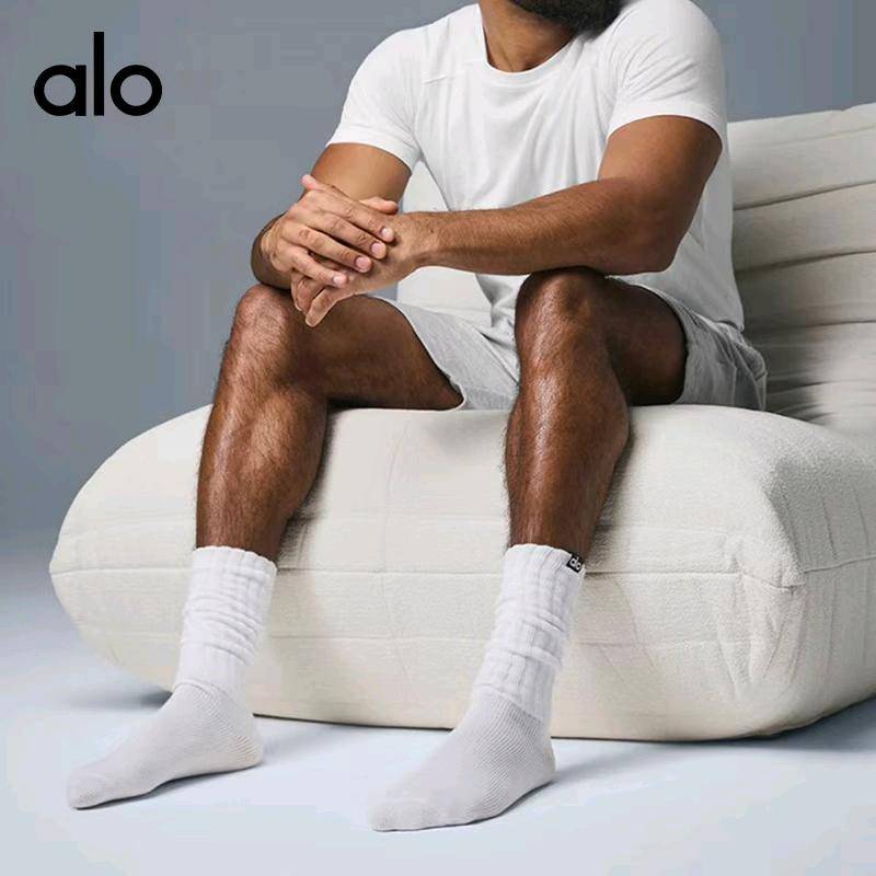 ALO YOGA 💰30💎支持一件代发 
aloyoga 长筒袜冬季保暖柔软透气堆堆袜运动百搭ins风女袜
【品牌】ALO 
【款号】JY390(长袜)
【面料】棉
【颜色】白色，黑色，灰色
【尺码】均码
 专柜同款品质，厂家直销，货源充足，售后保障
