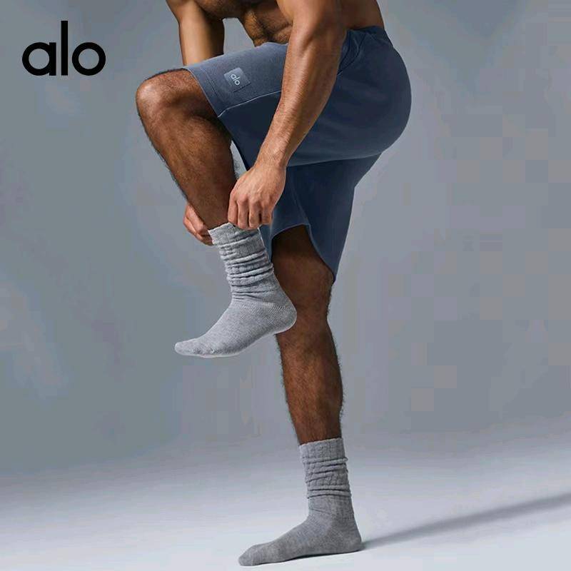 ALO YOGA 💰30💎支持一件代发 
aloyoga 长筒袜冬季保暖柔软透气堆堆袜运动百搭ins风女袜
【品牌】ALO 
【款号】JY390(长袜)
【面料】棉
【颜色】白色，黑色，灰色
【尺码】均码
 专柜同款品质，厂家直销，货源充足，售后保障