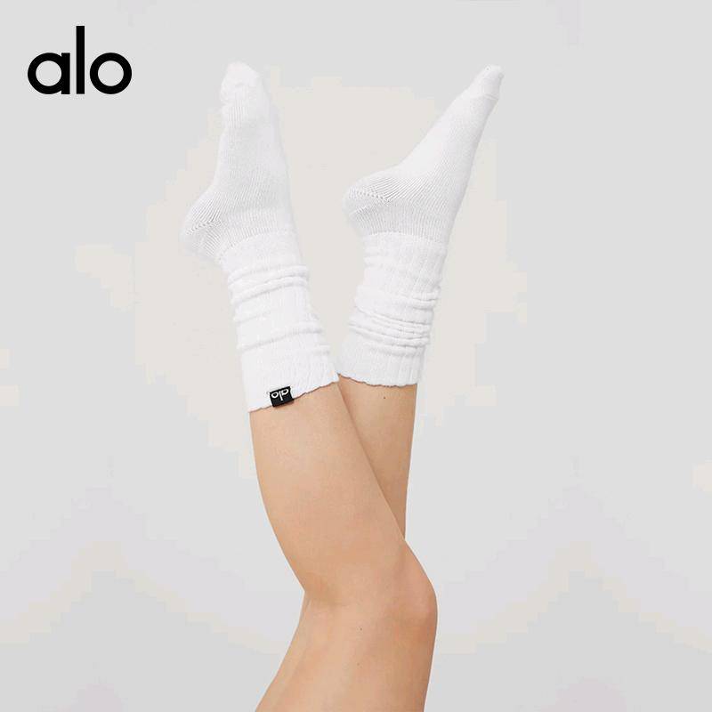 ALO YOGA 💰30💎支持一件代发 
aloyoga 长筒袜冬季保暖柔软透气堆堆袜运动百搭ins风女袜
【品牌】ALO 
【款号】JY390(长袜)
【面料】棉
【颜色】白色，黑色，灰色
【尺码】均码
 专柜同款品质，厂家直销，货源充足，售后保障