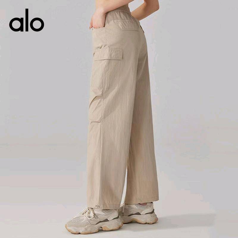 ALO YOGA 💰93💎支持一件代发 
aloyoga 防水工装裤女春夏款户外登山运动冲锋裤阔腿防风裤女
【品牌】ALO 
【款号】YK268
【面料】100%锦纶硝光锦纶皱
【颜色】板栗色，黑色，卡其
【尺码】S，M，L，XL
 专柜同款品质，厂家直销，货源充足，售后保障