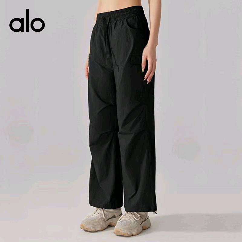 ALO YOGA 💰93💎支持一件代发 
aloyoga 防水工装裤女春夏款户外登山运动冲锋裤阔腿防风裤女
【品牌】ALO 
【款号】YK268
【面料】100%锦纶硝光锦纶皱
【颜色】板栗色，黑色，卡其
【尺码】S，M，L，XL
 专柜同款品质，厂家直销，货源充足，售后保障