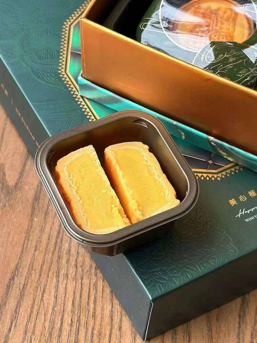 130💰用的十足猫山王榴莲馅儿，口感浓郁丝滑，吃起来也没什么负担。包装特别高大上