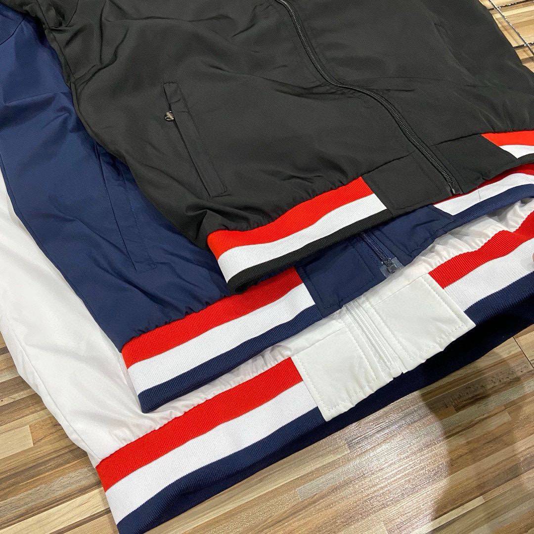 💰125💰（汤姆TM刺绣小标棒球领男士外套夹克风衣） 春季新款TOMMY HILFIGER/汤米棒球领立领拼接拉链胸前刺绣夹克外套 防泼水面料上身柔软舒适！领口三色拼接 拉链定制LOGO 胸前刺绣标 下摆都是螺纹拼接定制 袖口红白蓝色刺绣小标 完美的设计 具有优异的耐用性透气