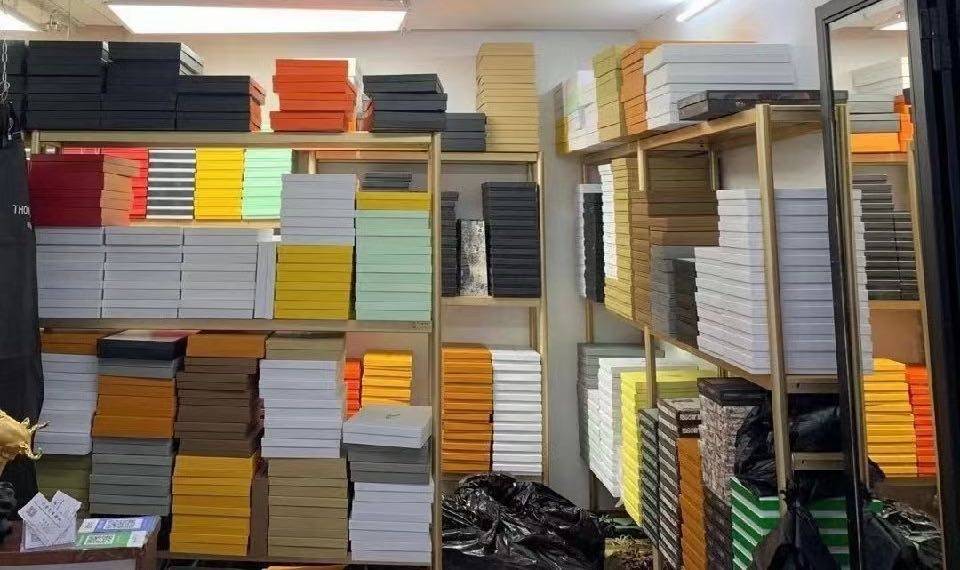 短袖包装信封袋 全套小号    全套中号 全套大号    全套加大号 全套（飞机盒+礼盒+手提袋+发票） 包装属于一次性产品 一经出售不退不换 望谅解