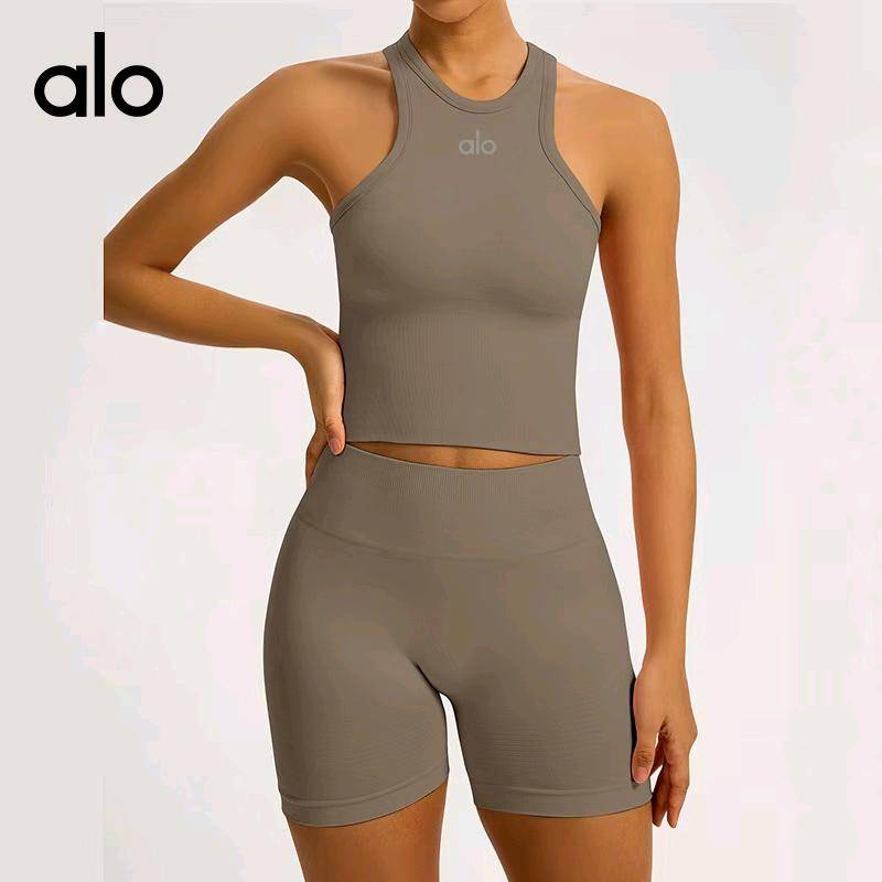 ALO YOGA💰73💎支持一件代发
aloyoga短裤高腰紧身瑜伽裤提臀收腰健身裤速干运动短裤
【品牌】ALO 
【款号】DK8022
【面料】氨纶/锦纶
【颜色】黑色，卡其色，蓝色，深灰色，琉璃紫，蜜桃粉，樱桃红
【尺码】S，M，L，XL
 专柜同款品质，厂家直销，货源充足，售后保障