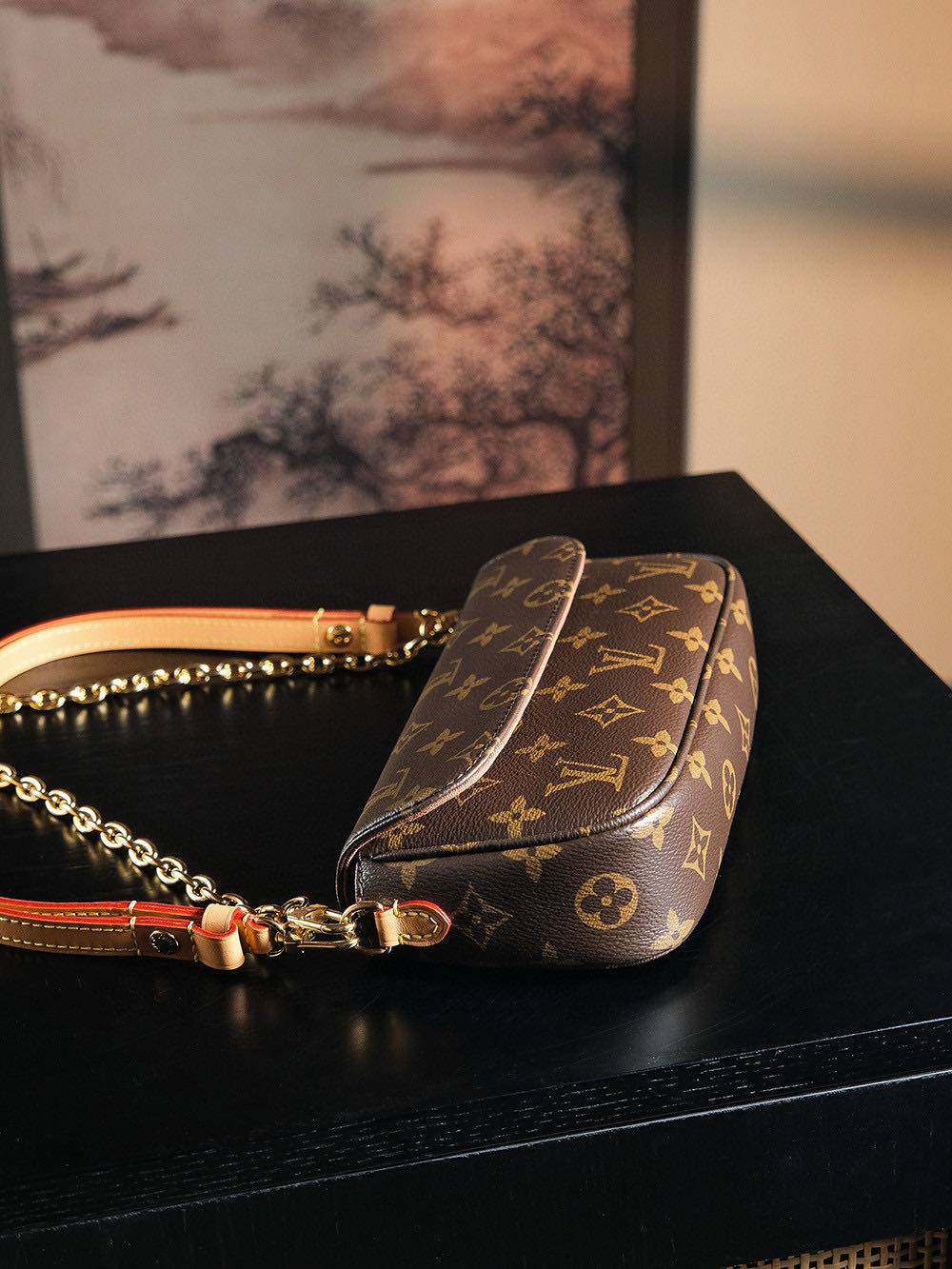 𝐖𝐀𝐋𝐋𝐄𝐓 𝐎𝐍 𝐂𝐇𝐀𝐈𝐍 𝐈𝐕𝐘芯片菱形跳动码系列 #M𝟖𝟏𝟗𝟏𝟏/PJ880 ▪️专柜售价𝟏𝟒𝟐𝟎𝟎 𝐑𝐌𝐁购入  暮然回首，又是一款大爆款法宝系列， 𝐋𝐯𝐲 𝐰𝐨𝐜精致小时髦款，设计造型简直就是𝐲