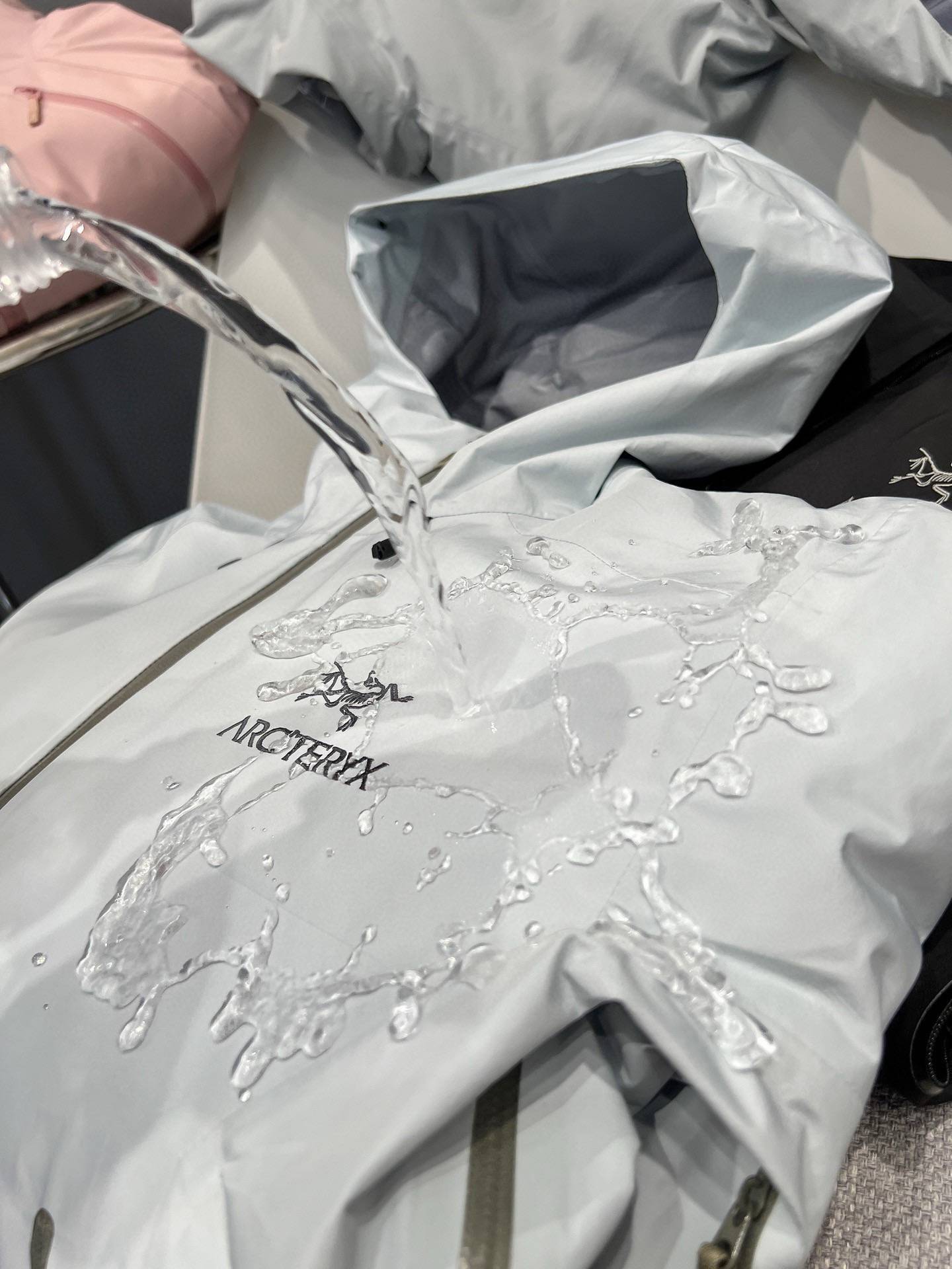 市面最顶 始祖鸟三合一可拆卸羽绒内胆 始祖鸟三合一冲锋衣 下单即送专柜礼盒 品质吊打市面通货