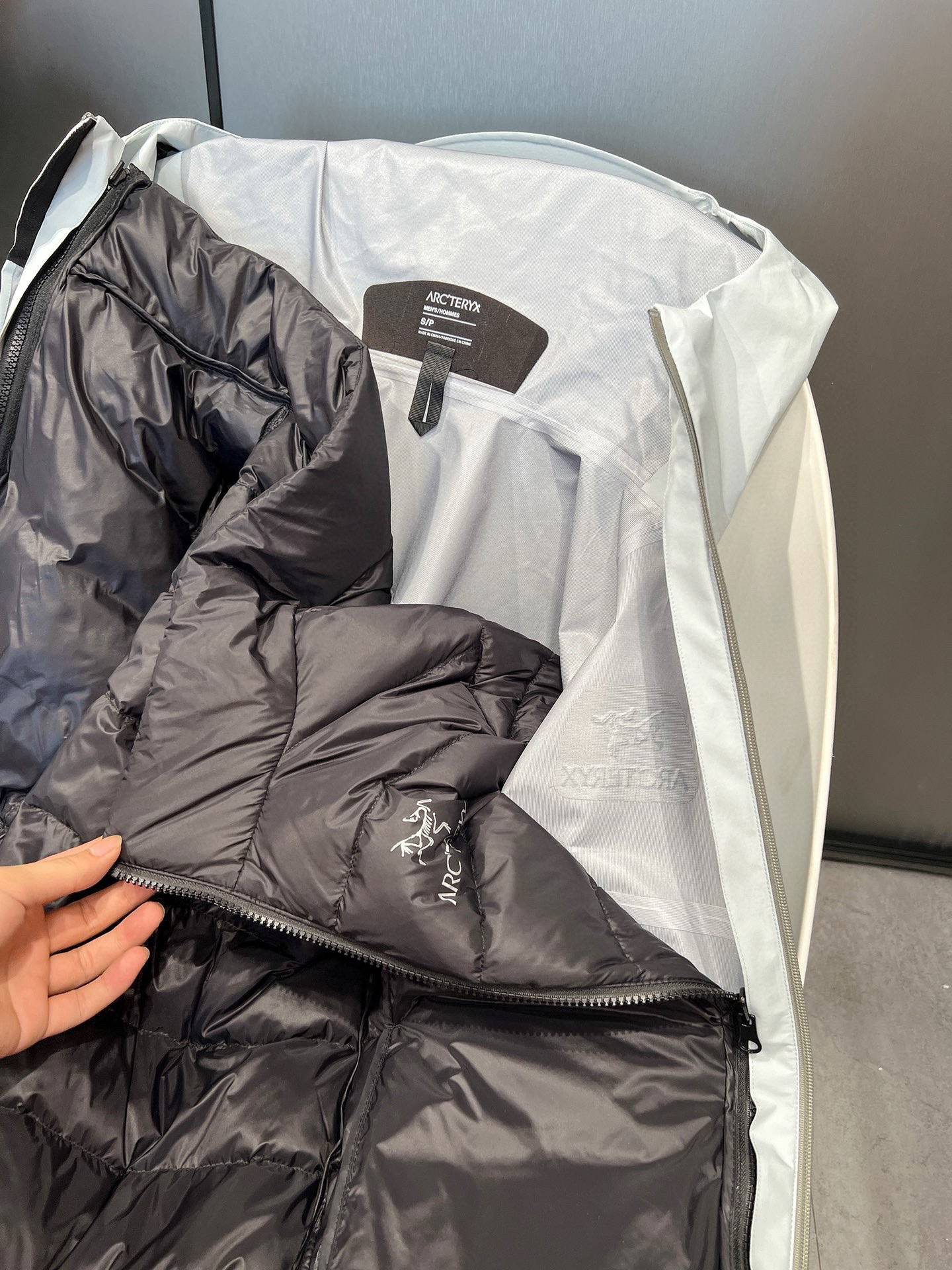 市面最顶 始祖鸟三合一可拆卸羽绒内胆 始祖鸟三合一冲锋衣 下单即送专柜礼盒 品质吊打市面通货