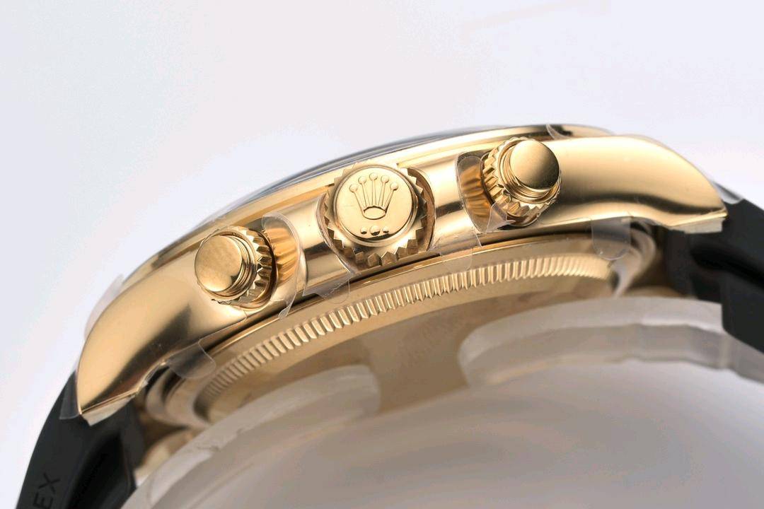 c厂126518余文乐🔥🔥🔥 其他部分 字钉 夜光 做的也很好/ps:上面有讲到真品4131以后指针的管头更改为圆柱形，但是clean提供的4只真品，我们发现了几个问题，例如 字钉的圆润度存在差异，指针有使用老款的锥形管头，所以劳力士官方可能在清理4130的库存。