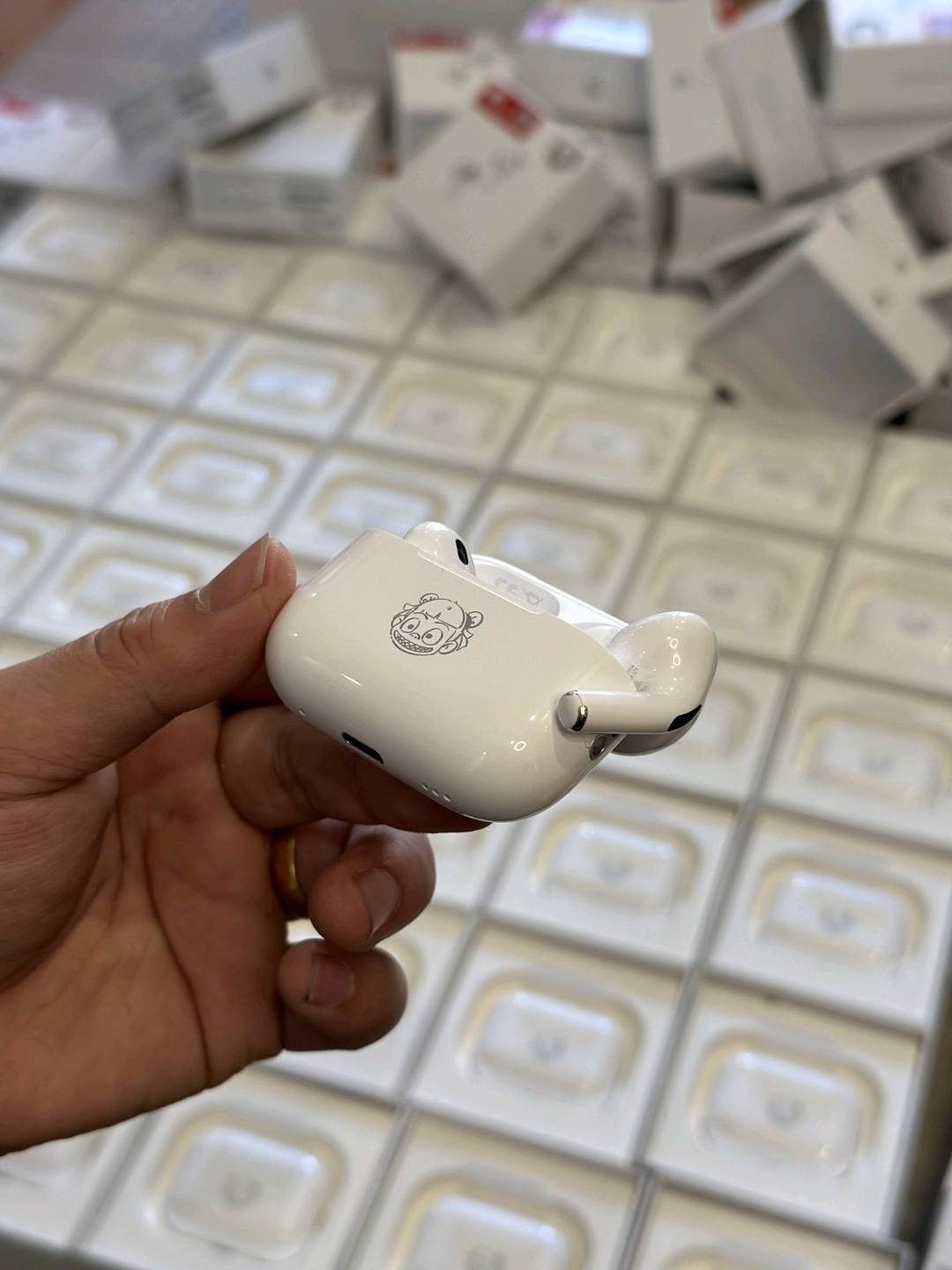 现货批发💰150 苹果AirPodsPro2 哪吒纪念款耳机 真实35db降噪效果 本机带序列号可查！