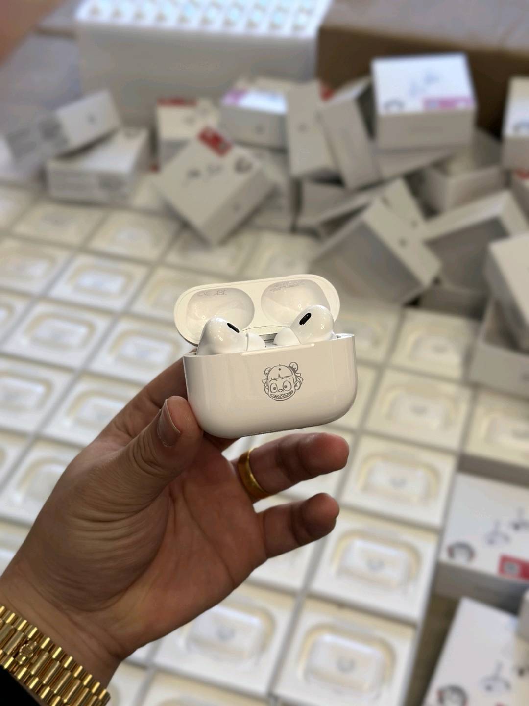 现货批发💰150 苹果AirPodsPro2 哪吒纪念款耳机 真实35db降噪效果 本机带序列号可查！