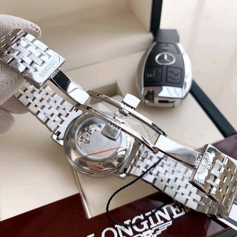 💰320 浪琴-LONGINES🎉博雅系列  男士腕表 全自动机械机芯   316L精钢表壳   蓝宝石玻璃镜面   精钢表带   直径40mm厚11mm  与生俱来的优雅浪琴表全新博雅系列新品实拍，亮色表盘均配有黑色时针和分针,与表盘及秒针形成鲜明对比,令人赏心悦目,让人顿