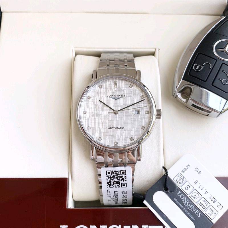 💰320 浪琴-LONGINES🎉博雅系列  男士腕表 全自动机械机芯   316L精钢表壳   蓝宝石玻璃镜面   精钢表带   直径40mm厚11mm  与生俱来的优雅浪琴表全新博雅系列新品实拍，亮色表盘均配有黑色时针和分针,与表盘及秒针形成鲜明对比,令人赏心悦目,让人顿