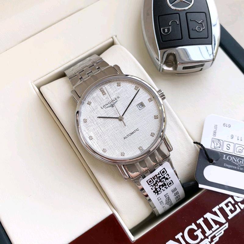💰320 浪琴-LONGINES🎉博雅系列  男士腕表 全自动机械机芯   316L精钢表壳   蓝宝石玻璃镜面   精钢表带   直径40mm厚11mm  与生俱来的优雅浪琴表全新博雅系列新品实拍，亮色表盘均配有黑色时针和分针,与表盘及秒针形成鲜明对比,令人赏心悦目,让人顿