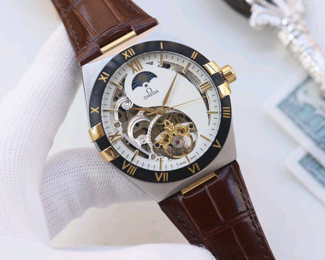 💰480 品牌：欧米茄-OMEGA🏅🏅 类型：男士腕表🎉🎉 壳套：顶级版316精钢L 表带：进口小牛皮表带 机芯：全自动机械机芯⚙️ 镜面：矿物质防刮镜面玻璃 尺寸：直径42mm厚12mm  🍷精致传承真实效果，品质保证！ ‼️优雅格调瞬间提摄男士魅力，更是品位与生活