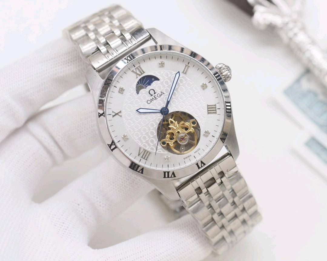 尊享价：410 品牌：欧米茄-OMEGA🏅🏅 类型：男士腕表🎉🎉 壳套：顶级版316精钢L 表带：316精钢表带 机芯：全自动机械机芯⚙️ 镜面：矿物质防刮镜面玻璃 尺寸：直径42mm厚11mm  🍷精致传承真实效果，品质保证！ ‼️优雅格调瞬间提摄男士魅力，更是品位与
