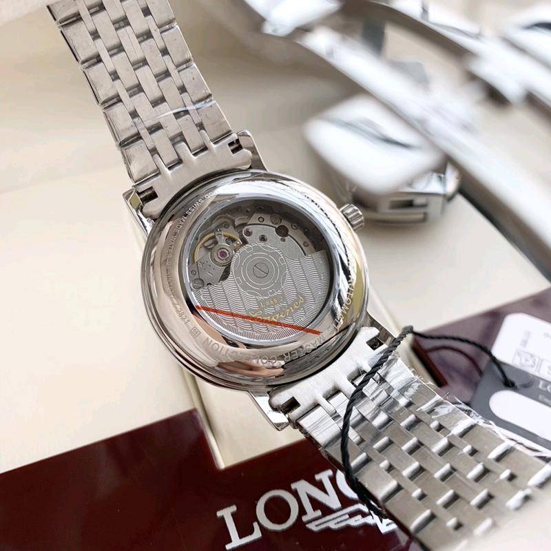 💰320 浪琴-LONGINES🎉博雅系列  男士腕表 全自动机械机芯   316L精钢表壳   蓝宝石玻璃镜面   精钢表带   直径40mm厚11mm  与生俱来的优雅浪琴表全新博雅系列新品实拍，亮色表盘均配有黑色时针和分针,与表盘及秒针形成鲜明对比,令人赏心悦目,让人顿