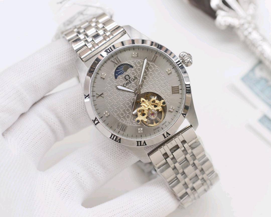 尊享价：410 品牌：欧米茄-OMEGA🏅🏅 类型：男士腕表🎉🎉 壳套：顶级版316精钢L 表带：316精钢表带 机芯：全自动机械机芯⚙️ 镜面：矿物质防刮镜面玻璃 尺寸：直径42mm厚11mm  🍷精致传承真实效果，品质保证！ ‼️优雅格调瞬间提摄男士魅力，更是品位与