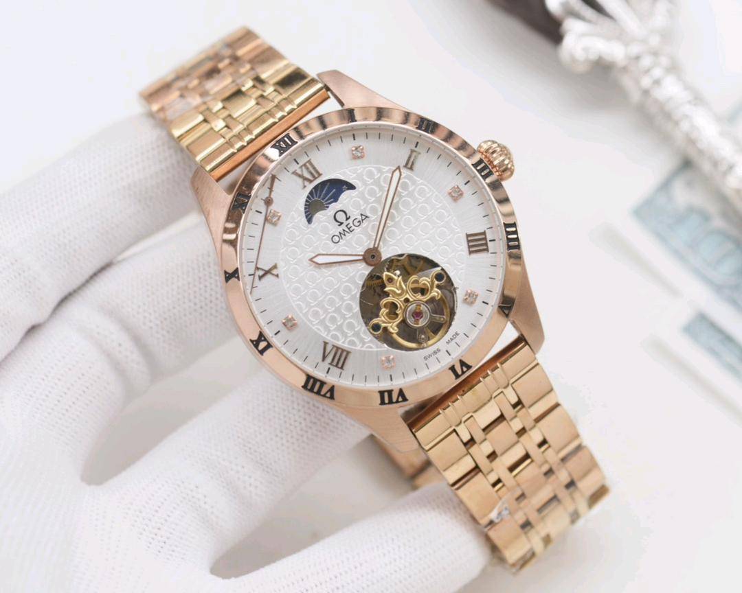 尊享价：410 品牌：欧米茄-OMEGA🏅🏅 类型：男士腕表🎉🎉 壳套：顶级版316精钢L 表带：316精钢表带 机芯：全自动机械机芯⚙️ 镜面：矿物质防刮镜面玻璃 尺寸：直径42mm厚11mm  🍷精致传承真实效果，品质保证！ ‼️优雅格调瞬间提摄男士魅力，更是品位与