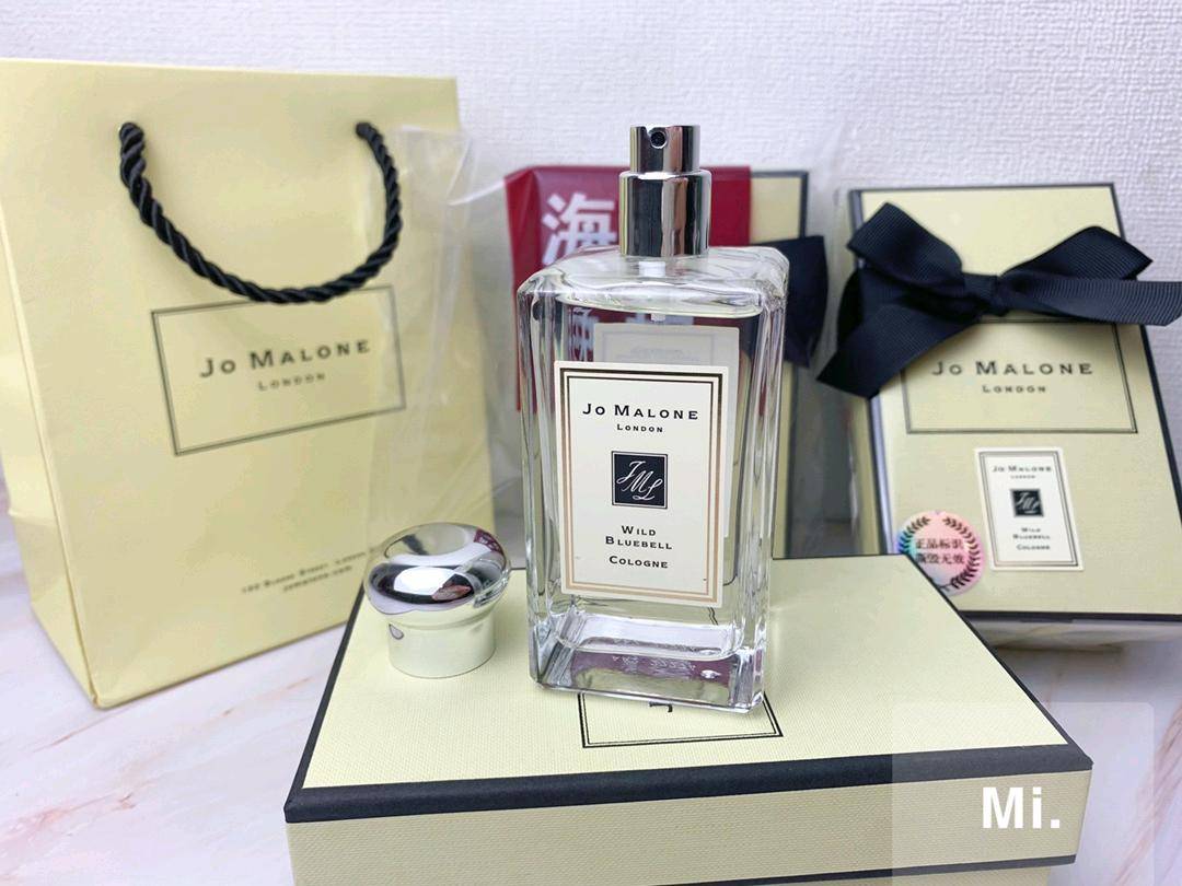 💰110 细节实拍🔍 颜值如她的香味，很优雅高级，那蝴蝶结🎀丝带是祖玛珑家的经典点缀啊，小家碧玉的模样.好多宝宝最爱的味道，自认为真的胜过香香，也是祖马龙最出名的一款香水，最抢手的蓝风玲，味道都很清新，她家香水叠加起来更特别，淡淡的苦与淡淡的甜，angelababy婚礼现场