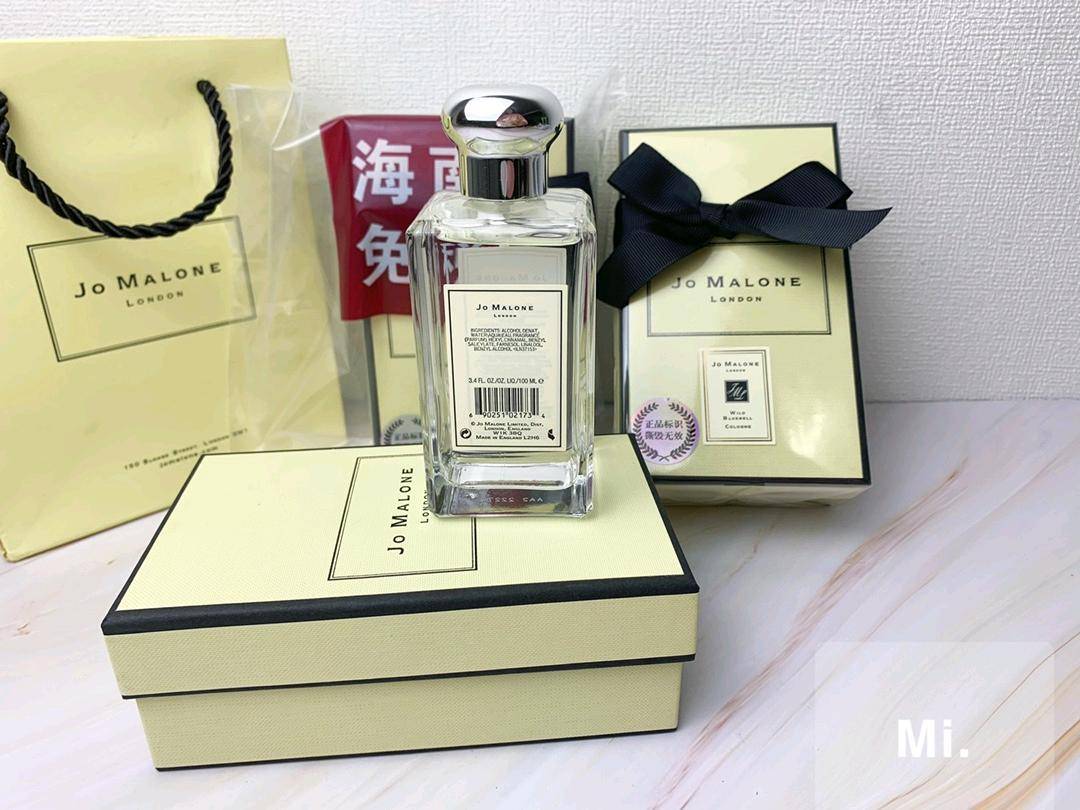 💰110 细节实拍🔍 颜值如她的香味，很优雅高级，那蝴蝶结🎀丝带是祖玛珑家的经典点缀啊，小家碧玉的模样.好多宝宝最爱的味道，自认为真的胜过香香，也是祖马龙最出名的一款香水，最抢手的蓝风玲，味道都很清新，她家香水叠加起来更特别，淡淡的苦与淡淡的甜，angelababy婚礼现场