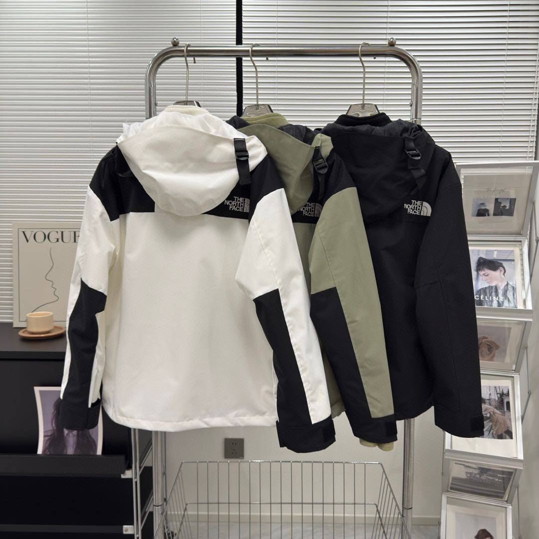 💰230 两件套（超级版本1990冲锋衣三合一内附两排拉链加内衬摇粒绒双面绒醉保暖可单穿可cp结合起来外套情侣男女同款男士经典连帽冬季潮流时尚外套男神女神小红书ins力荐） TheNorthFace北面1990Mountain Jacket 户外防水滑雪服两件套纯正版本！今年的滑