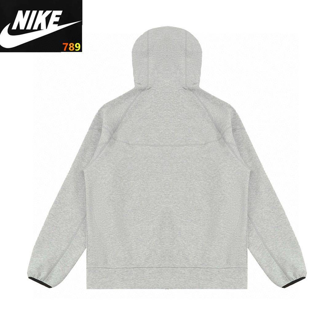 190💰 NIKE 耐克经典小钩子 logo 印花情侣运动休闲薄款连帽夹克外套-原单版本  Color：灰色 黑色  采用定织定染 原版一致纯棉面料 手感舒适透气 上身挺括有型   印花采用进口机印花 百洗不掉 版型宽松 不挑性别不挑身材 遮肉显瘦  原版吊牌 洗水 包装等  匠