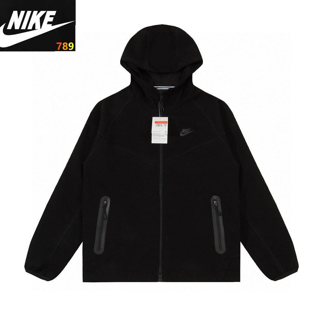 190💰 NIKE 耐克经典小钩子 logo 印花情侣运动休闲薄款连帽夹克外套-原单版本  Color：灰色 黑色  采用定织定染 原版一致纯棉面料 手感舒适透气 上身挺括有型   印花采用进口机印花 百洗不掉 版型宽松 不挑性别不挑身材 遮肉显瘦  原版吊牌 洗水 包装等  匠