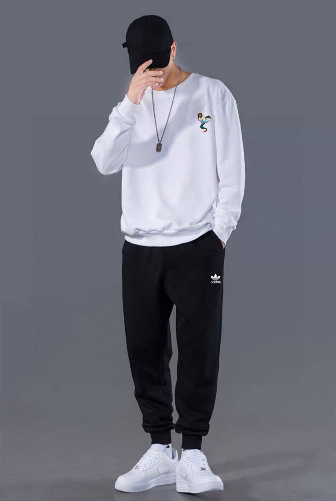 不加绒💰150 水貂绒💰170 Adidas/阿迪达斯经典圆领长袖卫衣➕长裤休闲运动套装！百搭不挑人！  颇具标志性的logo与各种元素碰撞！超级吸睛！真的超适合日常穿着，高品质的棉质以及布面处理，亲肤透气，男女均可驾驭，打破性别局限性。 卫裤腰部松紧带抽绳，上身效果超赞！超舒适