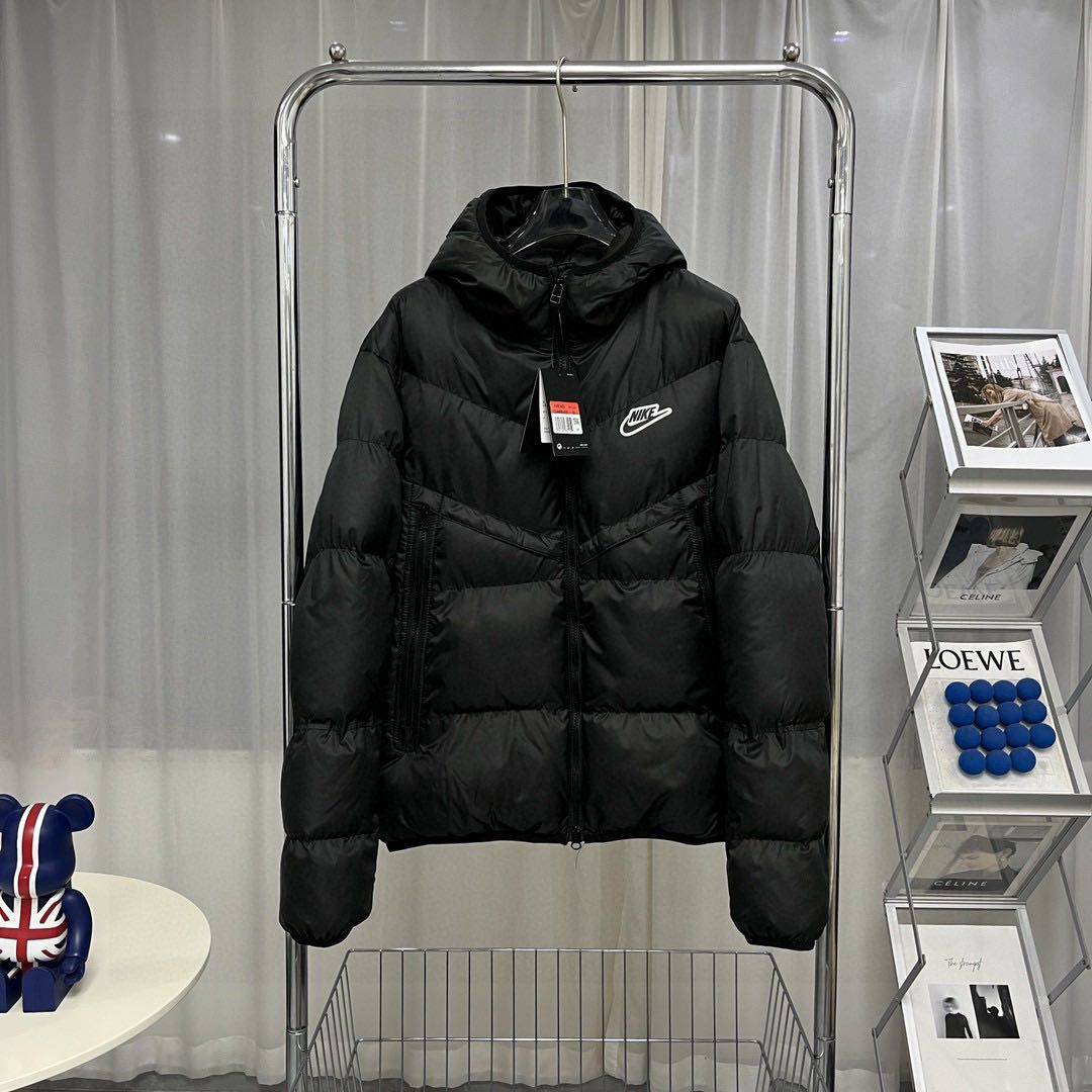 💰210 新款上新👏👏👏 冬季情侣男女同款连帽保暖柜子棉衣  柜子同款！逼格满满！25ssNIKE/耐克冬季男女同款情侣款男士拼色拼接保暖个性时尚塔丝绒连帽棉服棉衣青年外套. 小红书 抖音爆款众明星纷纷上身！采用原厂客供防风面料，选用优质塔丝绒和高端羽绒棉夹层内里，亲肤柔软 保暖