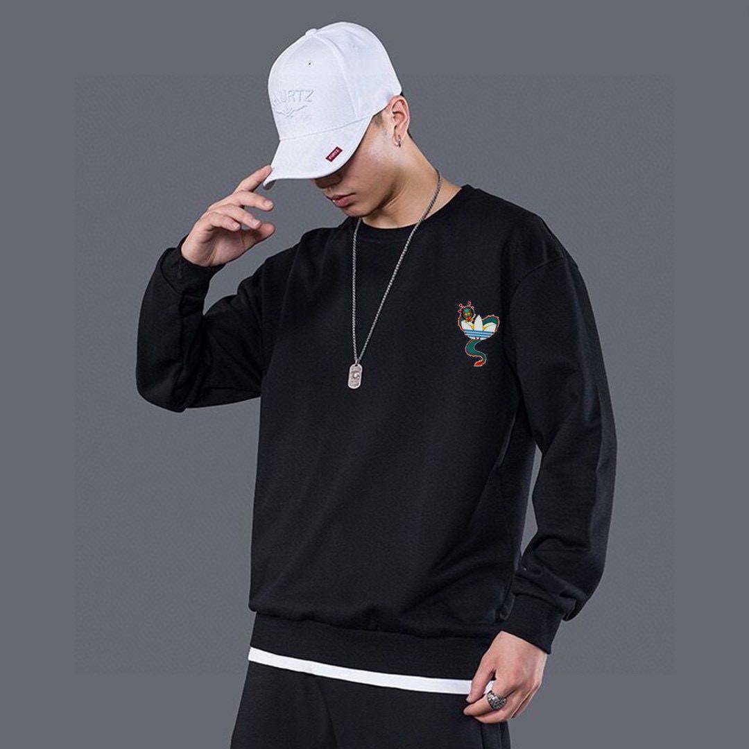 不加绒💰150 水貂绒💰170 Adidas/阿迪达斯经典圆领长袖卫衣➕长裤休闲运动套装！百搭不挑人！  颇具标志性的logo与各种元素碰撞！超级吸睛！真的超适合日常穿着，高品质的棉质以及布面处理，亲肤透气，男女均可驾驭，打破性别局限性。 卫裤腰部松紧带抽绳，上身效果超赞！超舒适