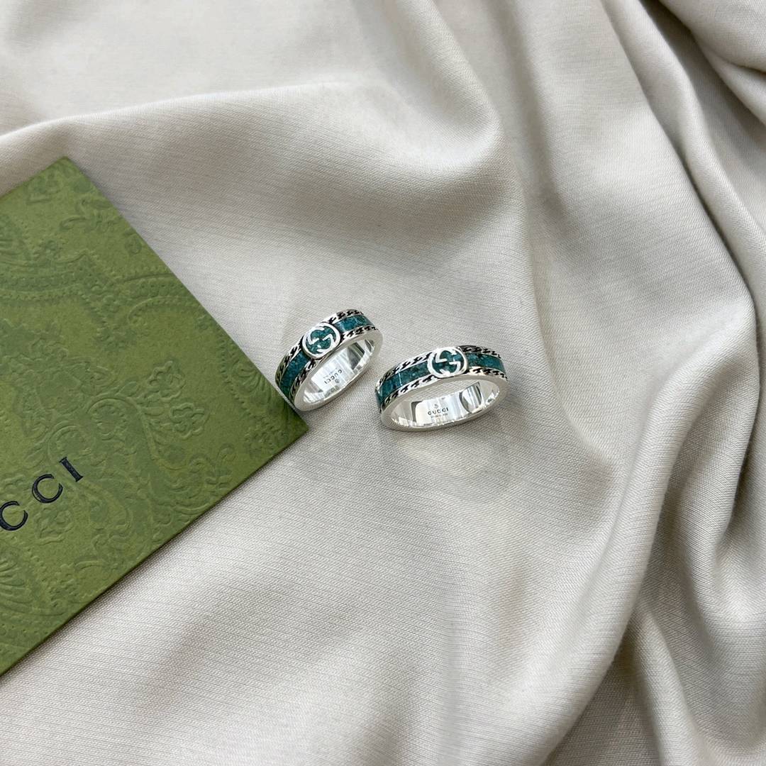 💰80 现货 Gucci古驰925双G绿色珐琅戒指这款非常适合情侣，也是一款经久不衰的经典之作！！！  尺寸：港码 12# 14# 16# 18# 20# 22# 24#           美码  5#  6 #  7 #  8 # 9 # 10#  11 #   立即抢购