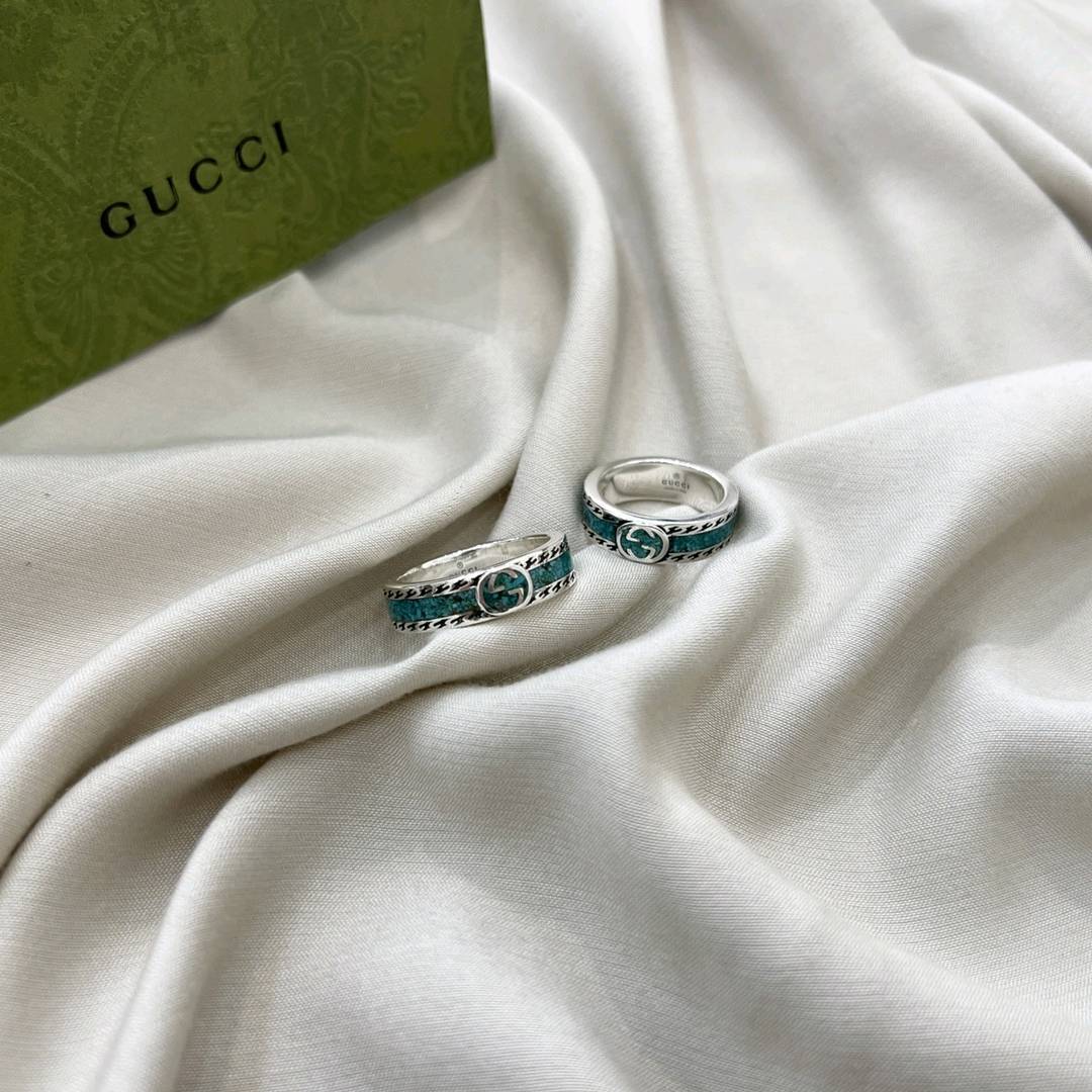 💰80 现货 Gucci古驰925双G绿色珐琅戒指这款非常适合情侣，也是一款经久不衰的经典之作！！！  尺寸：港码 12# 14# 16# 18# 20# 22# 24#           美码  5#  6 #  7 #  8 # 9 # 10#  11 #   立即抢购
