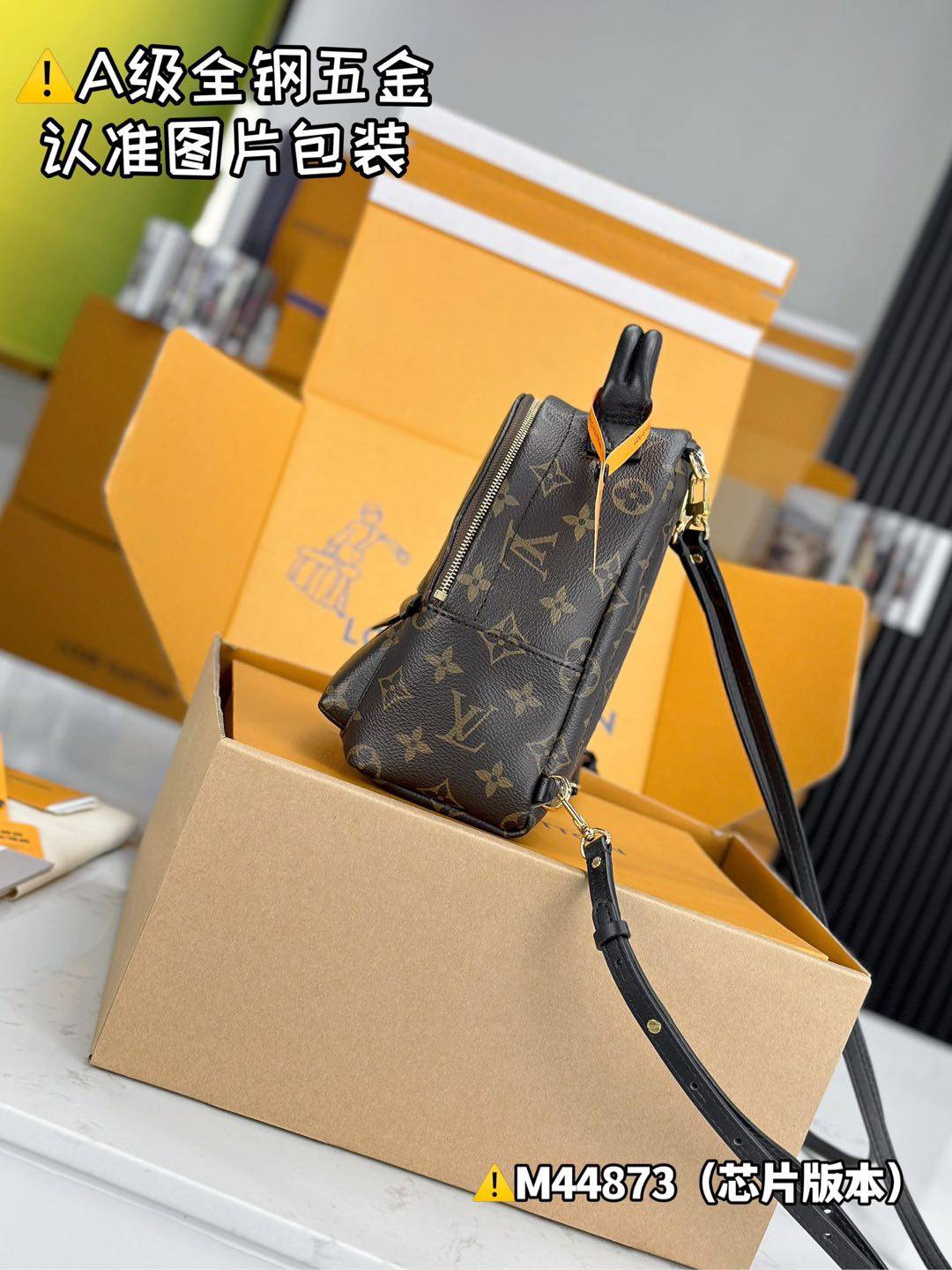 💰780【特级MB原厂全钢163c芯片】 PALM SPRINGS 迷你双肩包 型号：M44873 材料：A+级全钢五金，进口高弹面料 包装：全套特级免税MB包装 尺寸：17x22x10cm