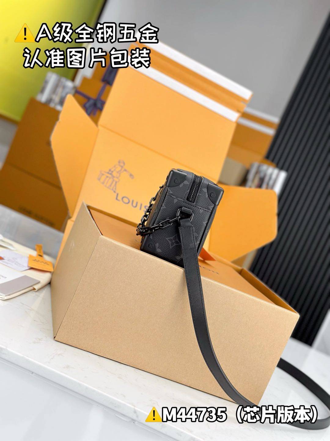 💰900【特级MB原厂全钢163c芯片】 MINI SOFT TRUNK 链条包 型号：M44735 材料：A+级全钢五金，进口高弹面料 包装：全套特级免税MB包装 尺寸：18.5x13x8cm