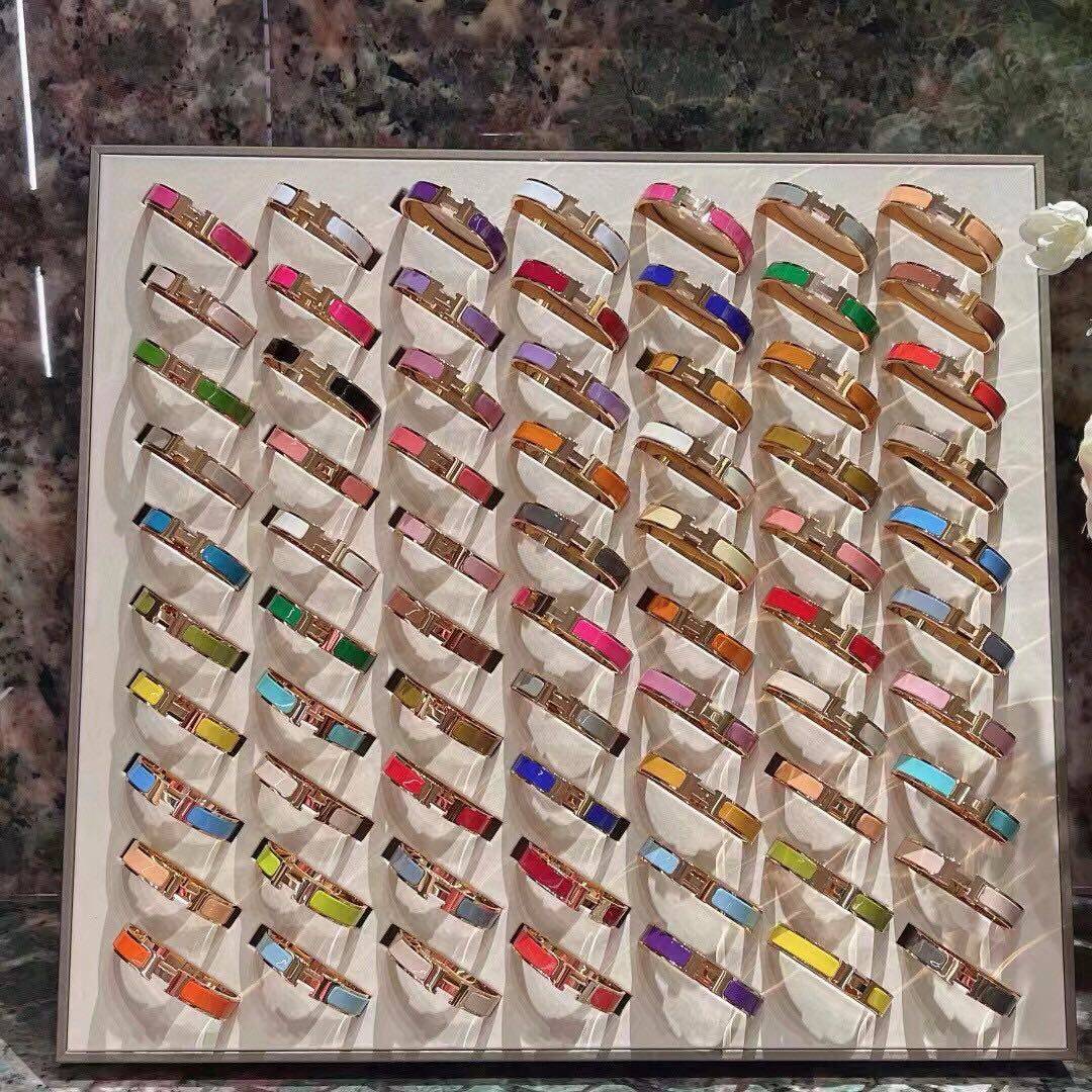 加微信下单：kdpr7838   ❤️245包邮/原单代购级别 herme*clic爱马仕珐琅h手镯实拍图对版1:1珐琅工艺色泽圆润、形态饱满，只做高版本。正品已经是涨到5000多了材料跟正品一模一样正品有的色经典都有的 快点让这个夏天带点色彩吧~