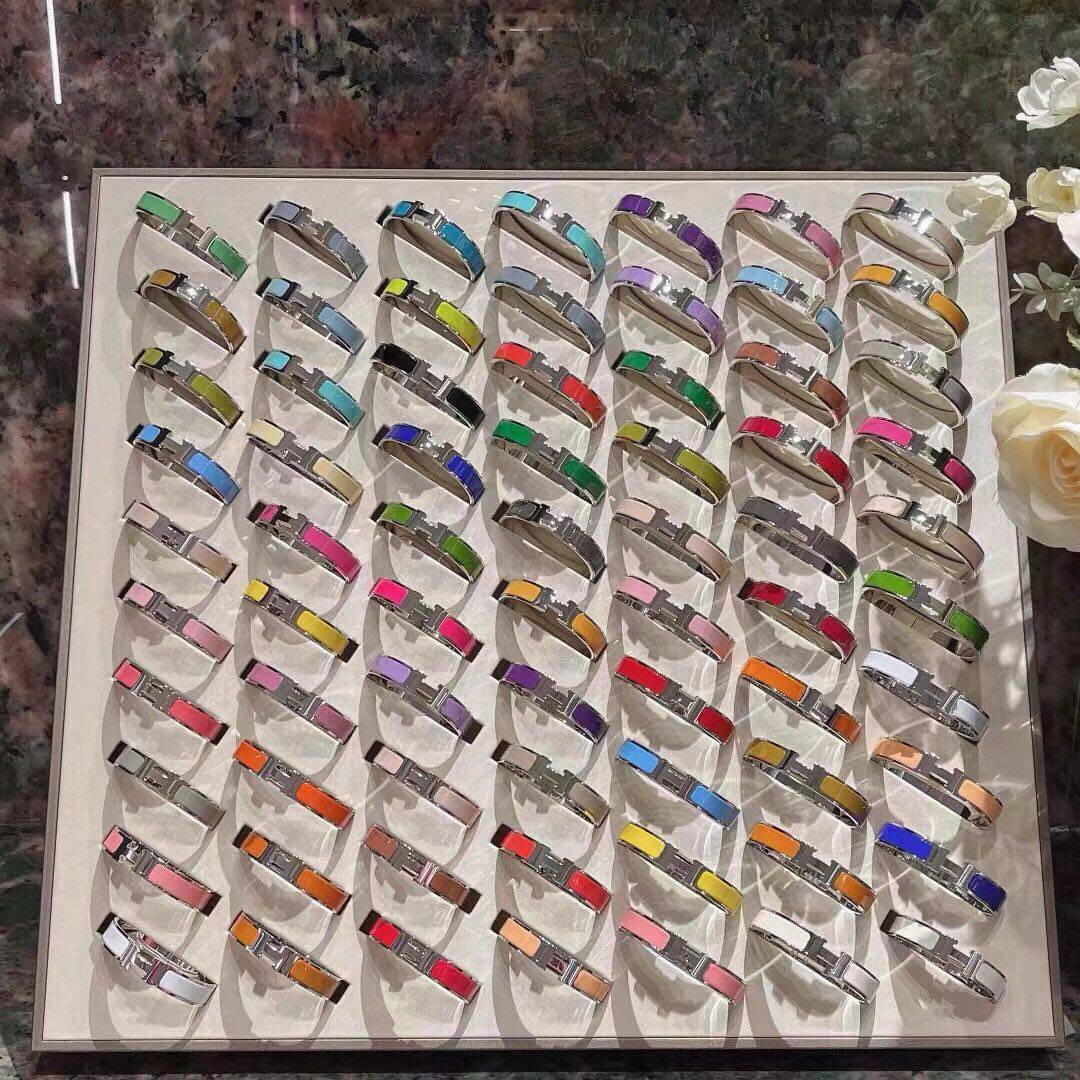 加微信下单：kdpr7838   ❤️245包邮/原单代购级别 herme*clic爱马仕珐琅h手镯实拍图对版1:1珐琅工艺色泽圆润、形态饱满，只做高版本。正品已经是涨到5000多了材料跟正品一模一样正品有的色经典都有的 快点让这个夏天带点色彩吧~