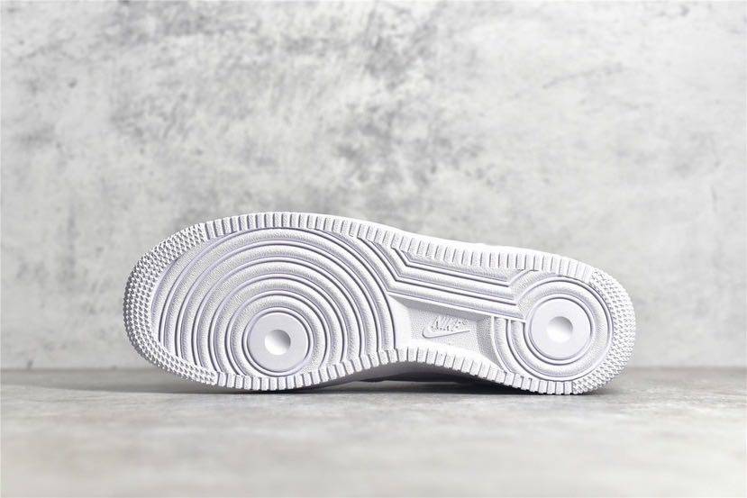 真标💰70 90 公司级💰130 纯原💰180 顶级💰220 🎉（最新原鞋开模）💯 质保30天💯 1️⃣原鞋开模，超正版型 2️⃣全鞋面头层皮材质，无任何二层拼接 3️⃣最新数码冲孔、针车线条均匀完美 4️⃣鞋垫正版刷胶、钢印、A级胶水 5️⃣保证全掌气垫，采用蓝底高品质气垫 6️⃣完美削皮、1:1全鞋