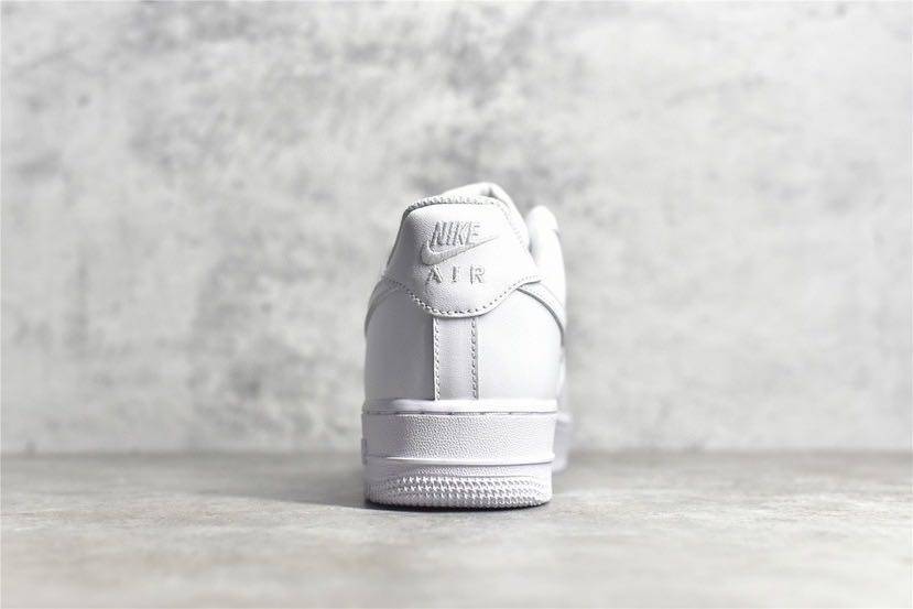 真标💰70 90 公司级💰130 纯原💰180 顶级💰220 🎉（最新原鞋开模）💯 质保30天💯 1️⃣原鞋开模，超正版型 2️⃣全鞋面头层皮材质，无任何二层拼接 3️⃣最新数码冲孔、针车线条均匀完美 4️⃣鞋垫正版刷胶、钢印、A级胶水 5️⃣保证全掌气垫，采用蓝底高品质气垫 6️⃣完美削皮、1:1全鞋