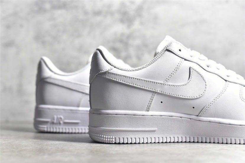 真标💰70 90 公司级💰130 纯原💰180 顶级💰220 🎉（最新原鞋开模）💯 质保30天💯 1️⃣原鞋开模，超正版型 2️⃣全鞋面头层皮材质，无任何二层拼接 3️⃣最新数码冲孔、针车线条均匀完美 4️⃣鞋垫正版刷胶、钢印、A级胶水 5️⃣保证全掌气垫，采用蓝底高品质气垫 6️⃣完美削皮、1:1全鞋