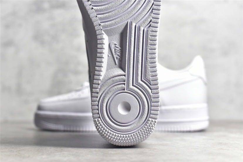 真标💰70 90 公司级💰130 纯原💰180 顶级💰220 🎉（最新原鞋开模）💯 质保30天💯 1️⃣原鞋开模，超正版型 2️⃣全鞋面头层皮材质，无任何二层拼接 3️⃣最新数码冲孔、针车线条均匀完美 4️⃣鞋垫正版刷胶、钢印、A级胶水 5️⃣保证全掌气垫，采用蓝底高品质气垫 6️⃣完美削皮、1:1全鞋