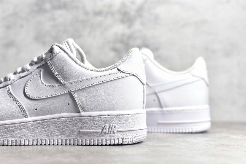 真标💰70 90 公司级💰130 纯原💰180 顶级💰220 🎉（最新原鞋开模）💯 质保30天💯 1️⃣原鞋开模，超正版型 2️⃣全鞋面头层皮材质，无任何二层拼接 3️⃣最新数码冲孔、针车线条均匀完美 4️⃣鞋垫正版刷胶、钢印、A级胶水 5️⃣保证全掌气垫，采用蓝底高品质气垫 6️⃣完美削皮、1:1全鞋