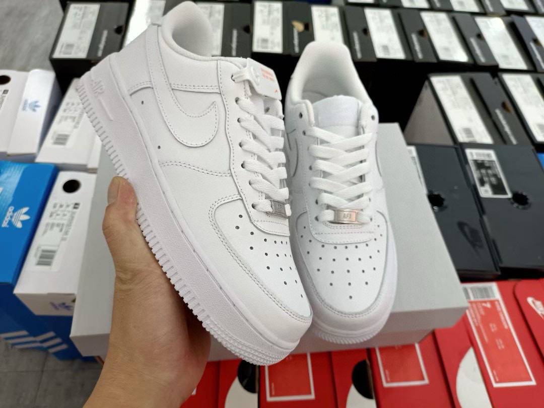 长期主打真标有半码💰65各版本公司头层皮特价跑量 今天35.5-47  私人订单 独家供应 欢迎对比 主推不断码  公司级 耐克 Nike Air Force 1 Low 经典高人气配色 纯白空军一号低帮缓震运动休闲板鞋。原装正确皮料 经得住实测考验 原档鞋楦、纸板数据 精准比