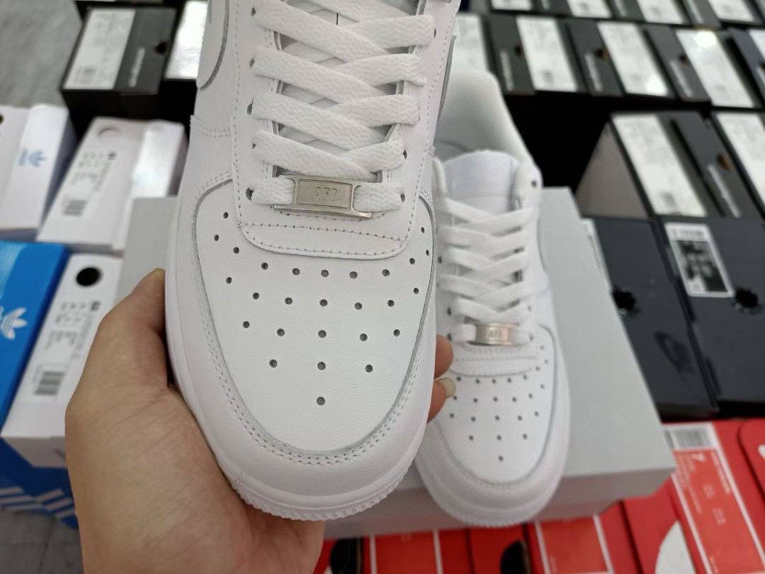 长期主打真标有半码💰65各版本公司头层皮特价跑量 今天35.5-47  私人订单 独家供应 欢迎对比 主推不断码  公司级 耐克 Nike Air Force 1 Low 经典高人气配色 纯白空军一号低帮缓震运动休闲板鞋。原装正确皮料 经得住实测考验 原档鞋楦、纸板数据 精准比