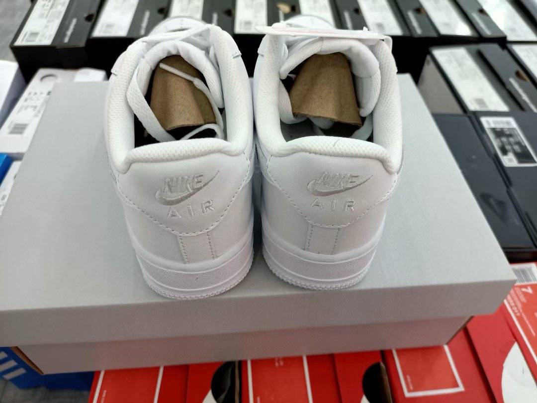 长期主打真标有半码💰65各版本公司头层皮特价跑量 今天35.5-47  私人订单 独家供应 欢迎对比 主推不断码  公司级 耐克 Nike Air Force 1 Low 经典高人气配色 纯白空军一号低帮缓震运动休闲板鞋。原装正确皮料 经得住实测考验 原档鞋楦、纸板数据 精准比